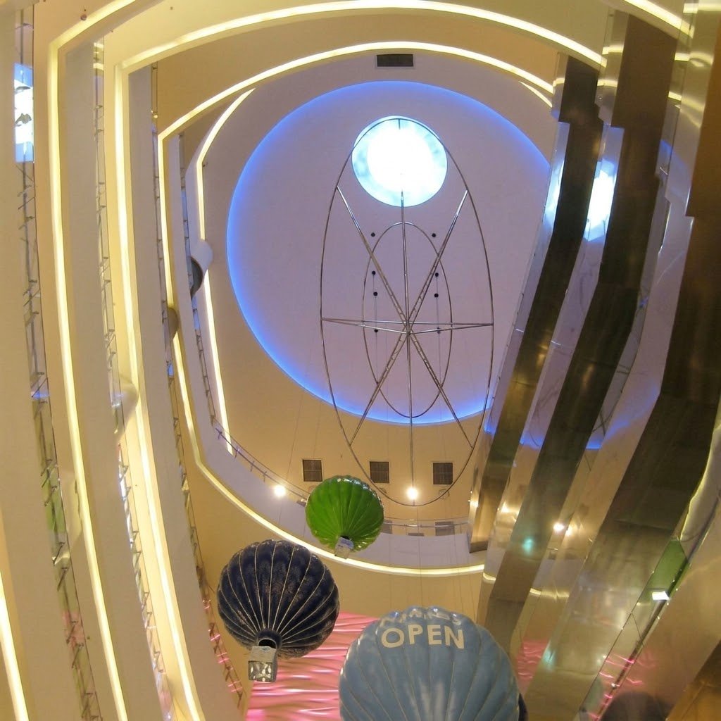 Architectural cluster lighting installation