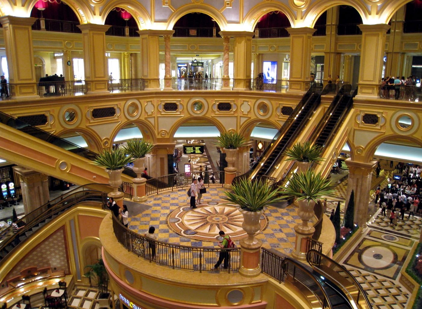 The Venetian Macao, Lum-Tech installation